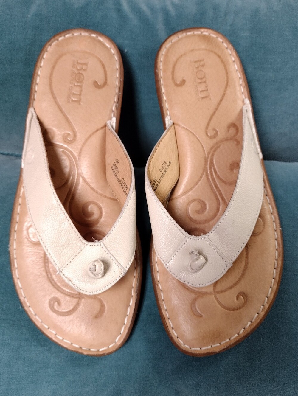Born Flip Flop Sandals 8M Cream Thong Knot B86811 Real Genuine Leather Off White